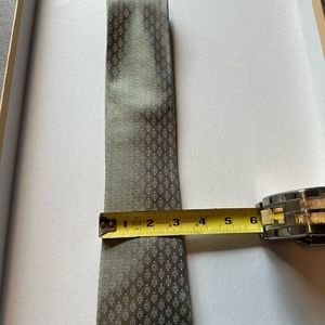 Kenneth Cole tie